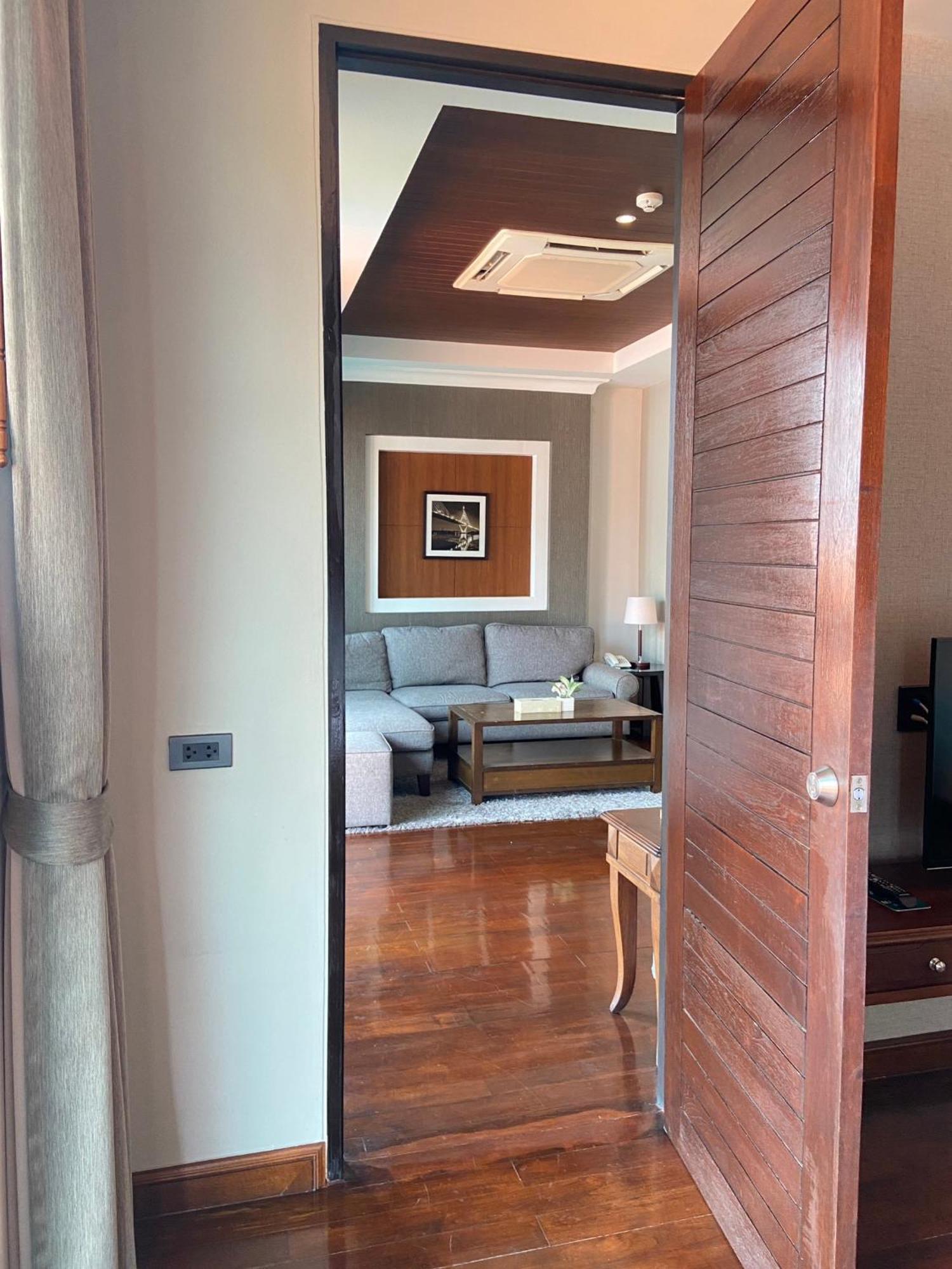 Yotaka Bangkok Hotel Екстер'єр фото