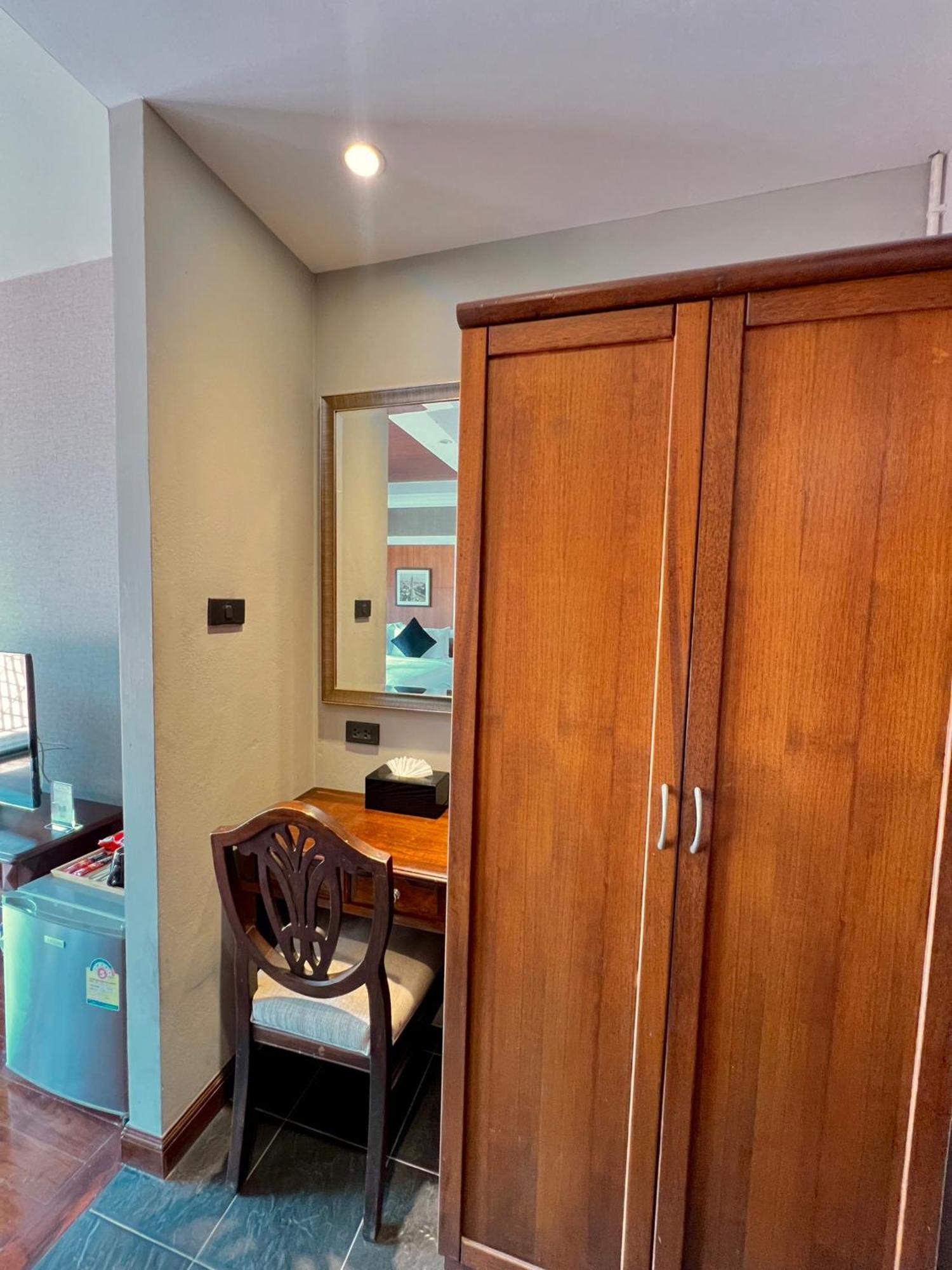 Yotaka Bangkok Hotel Екстер'єр фото