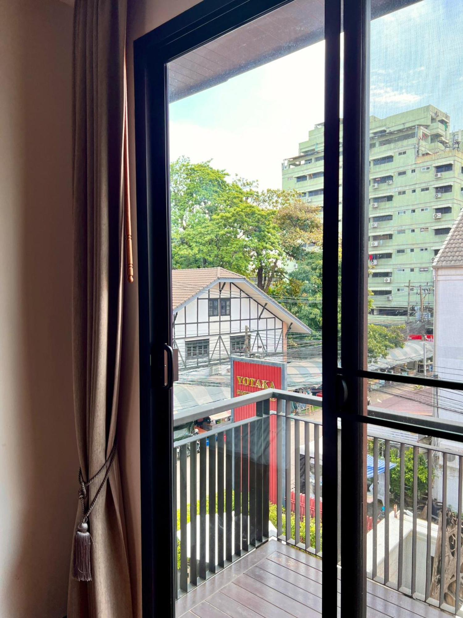 Yotaka Bangkok Hotel Екстер'єр фото