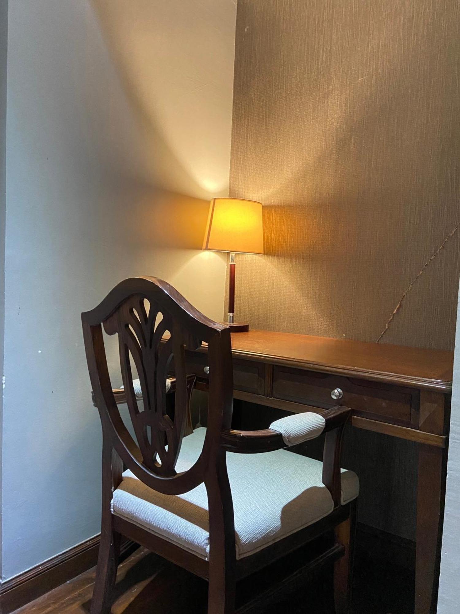 Yotaka Bangkok Hotel Екстер'єр фото
